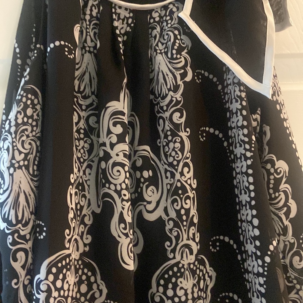 Woman’s blouse - Picture 4 of 8